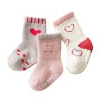冬のお出かけにぴったり！もこもこ可愛いベビーソックス3足セット