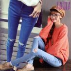 おしゃれ妊婦必見！膝割れダメージ加工のマタニティデニムでスタイルアップ