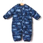 ギャップのカモフラ柄ロンパース：男の子にぴったりの可愛さ！